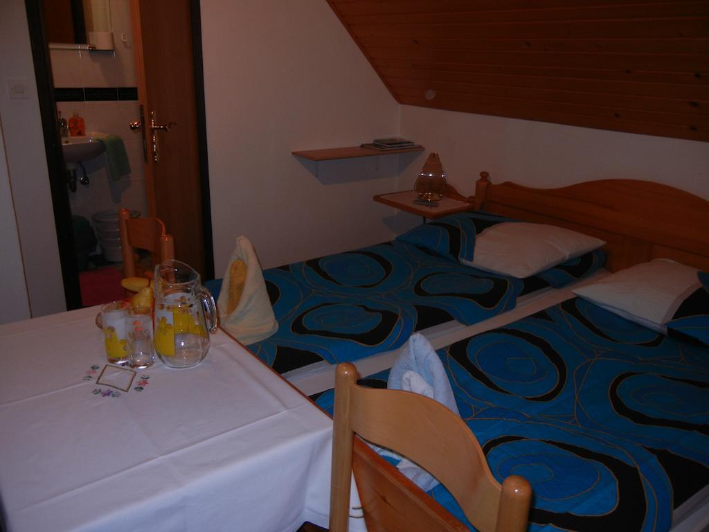 Apartments & Rooms Stare Bohinj Rum bild